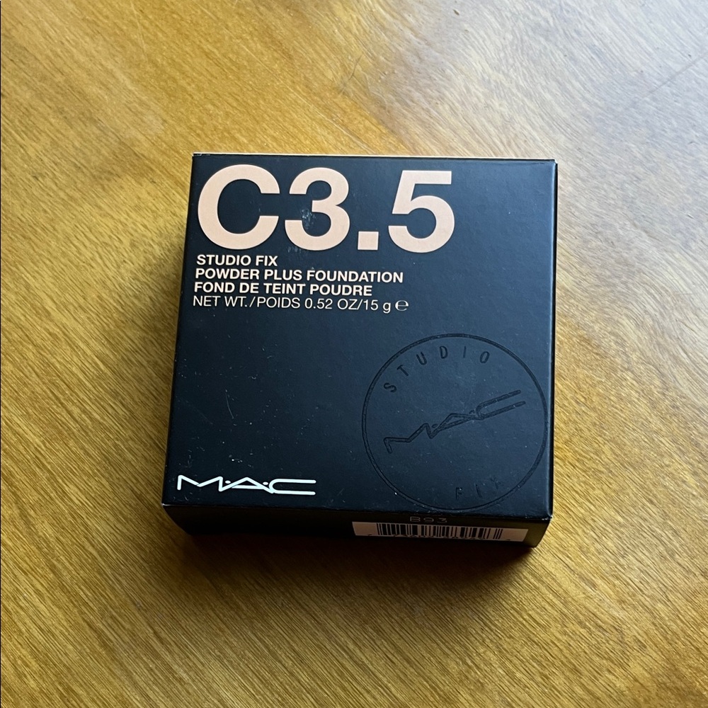 MAC Cosmetics Studio Fix Foundation - Classic Black Box